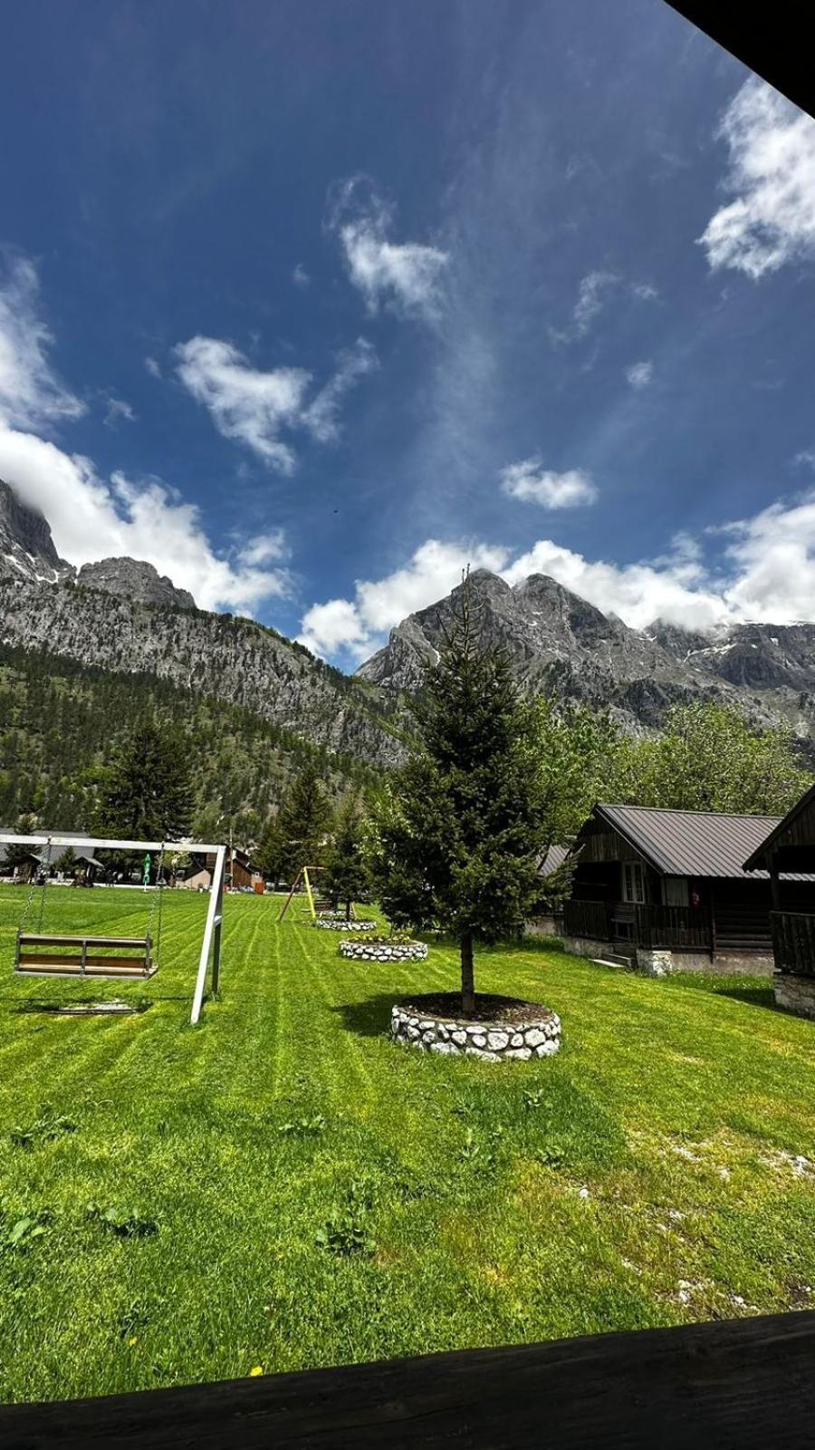 Hotel Tradita Valbone Bagian luar foto
